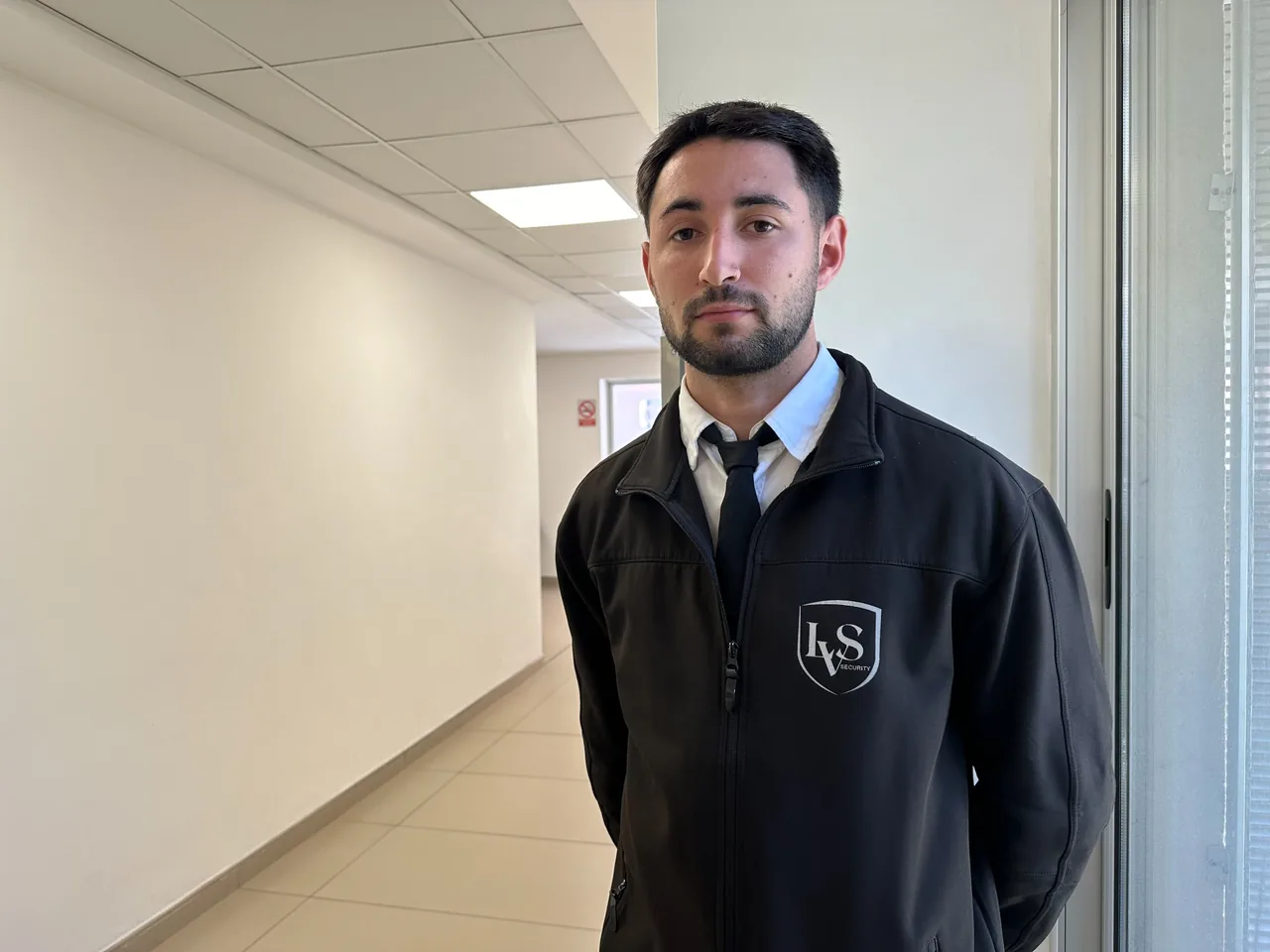 Operador de seguridad en edificio